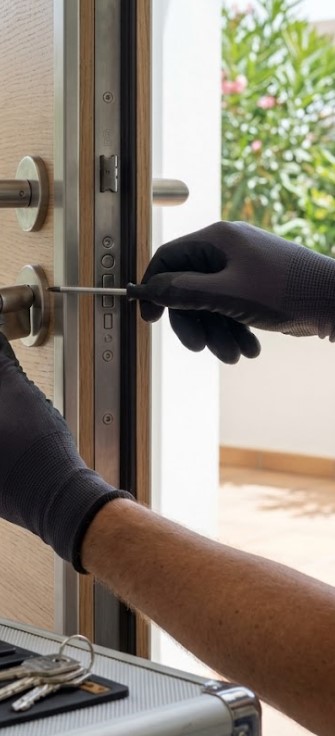 Servicio de Cerrajero Carvajal 24 horas y apertura de puertas urgente